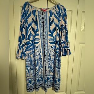 Lilly Pulitzer GUC Large-beautiful blue and white pattern